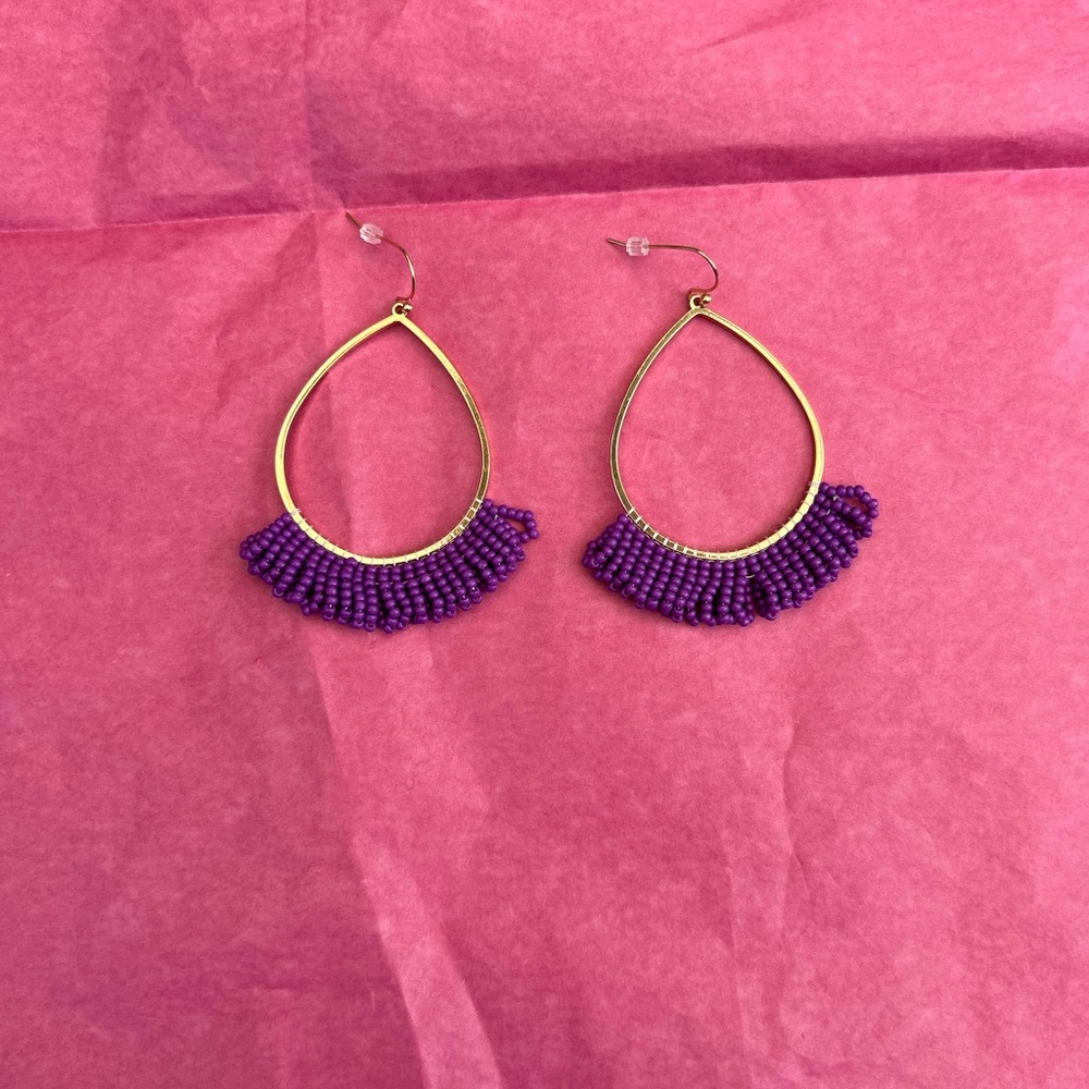 Goldtone drop earrings with purple beads - Picture 1 of 3